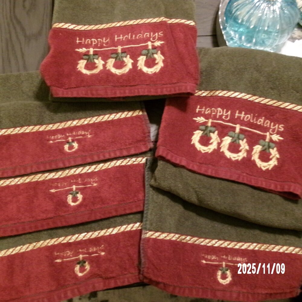 Vtg 6 PcMAY CO Christmas Burgundy Bath & Hand Towels Embroidered Holiday Wreath